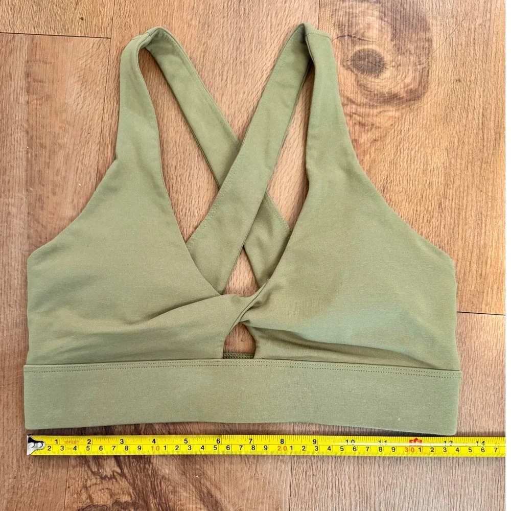 Fabletics Oasis Twist Front Sports Bra Sage Green Crisscross Back Medium - Picture 6 of 7